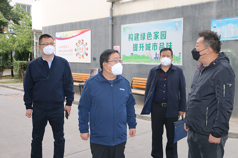 集團(tuán)公司黨委書記、董事長(zhǎng)華光榮抽查國(guó)慶期間值班及疫情防控