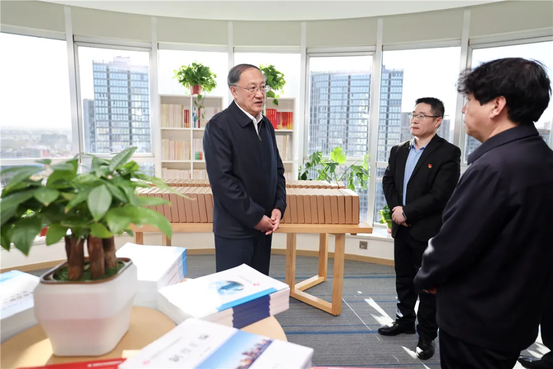 李邑飛調(diào)研區(qū)屬國(guó)有企業(yè)并主持召開座談會(huì) 聚焦主責(zé)主業(yè)明晰定位定向深化改革創(chuàng)新 堅(jiān)定不移推動(dòng)國(guó)資國(guó)企做強(qiáng)做優(yōu)做大